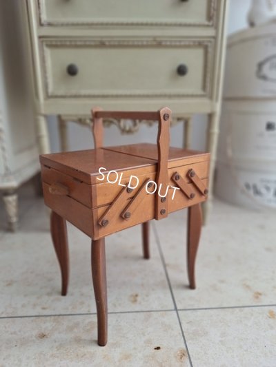 画像18: 小さな猫脚ソーイングボックス