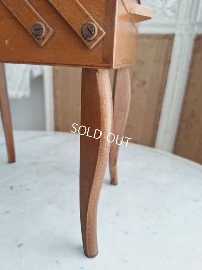 画像4: 小さな猫脚ソーイングボックス