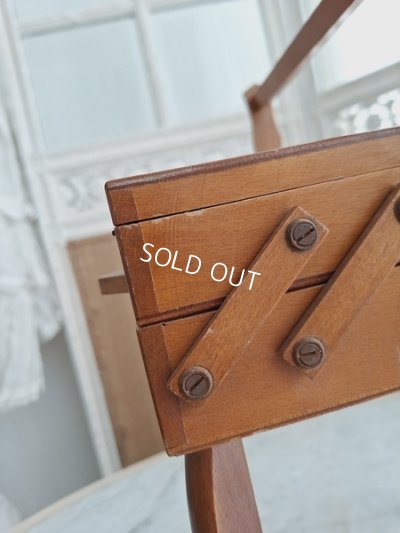 画像15: 小さな猫脚ソーイングボックス