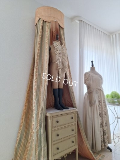 antiquebedcrown