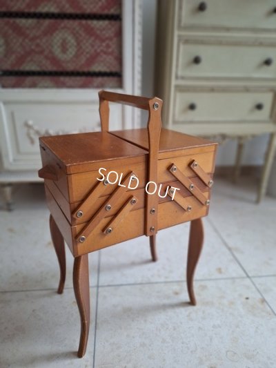 画像23: アンティーク猫脚ソーイングボックス