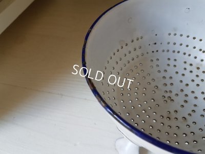 画像2: 白いホーロー猫脚コランダー