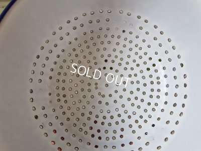 画像11: 白いホーロー猫脚コランダー