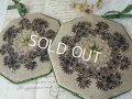 すみれ刺繍ウォールデコレーション