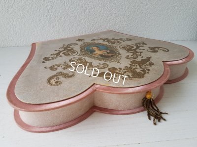 画像4: 犬を抱く女性柄ボックス