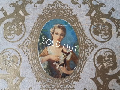 画像5: 犬を抱く女性柄ボックス