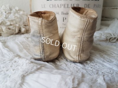 画像6: 白いボタンアップシューズ