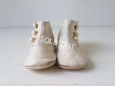 画像2: 白いボタンアップシューズ