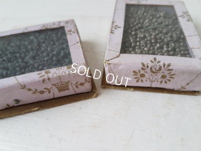 画像8: ガラス蓋の紙箱付ビーズ2箱セット