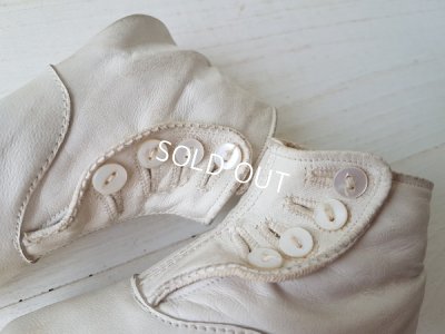 画像2: 白いボタンアップベビーシューズ