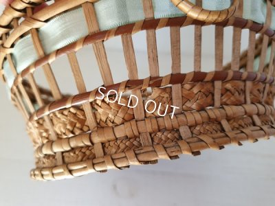 画像12: リボン付きアンティークバスケット