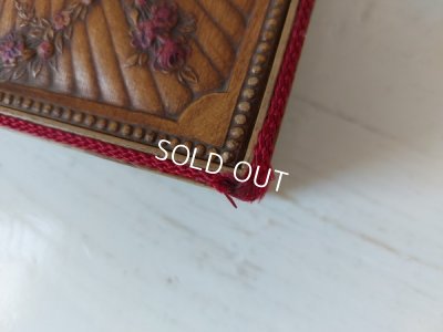 画像15: クッション付きローズガーランドボックス