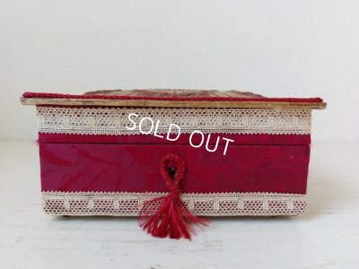 画像12: クッション付きローズガーランドボックス