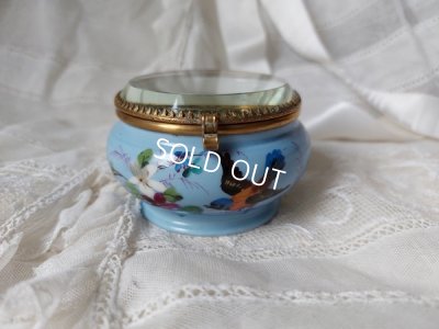 画像2: アンティーク陶器小鳥柄パウダージャー