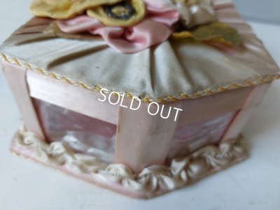 画像10: アンティーク布花装飾のガラスケース