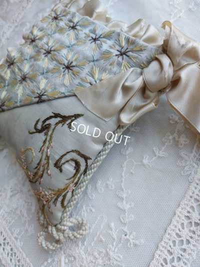 画像8: アンティーク刺繍クッション