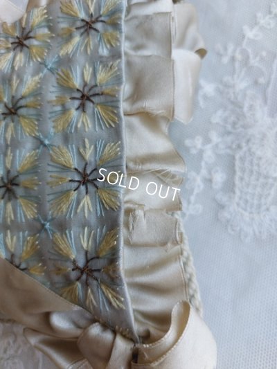 画像14: アンティーク刺繍クッション