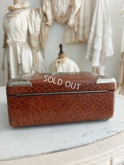 画像11: アンティーククッション付ハンカチボックス