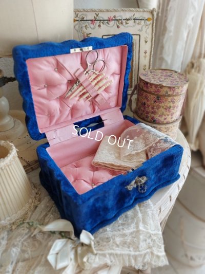 antiquesewingbox