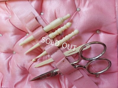 画像10: アンティーククッション付ソーイングボックス