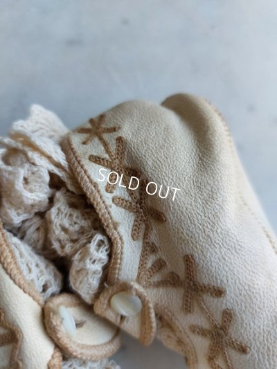 画像10: アンティーク白いベビーシューズ