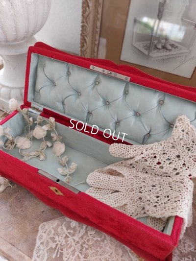 antiquehandglovesbox