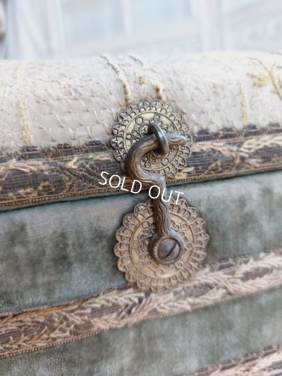 画像2: アンティークベルベット装飾ウッドボックス