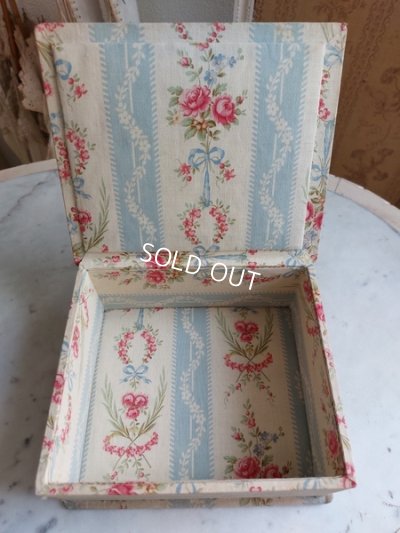 画像2: アンティークローズ柄カルトナージュボックス