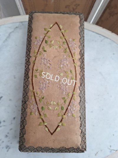 画像2: アンティーク刺繍ボックス