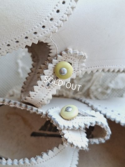 画像2: アンティーク白いベビーシューズ