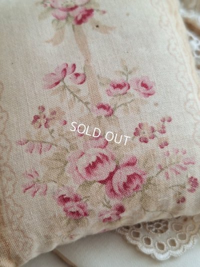 画像2: フレンチローズ柄クッション