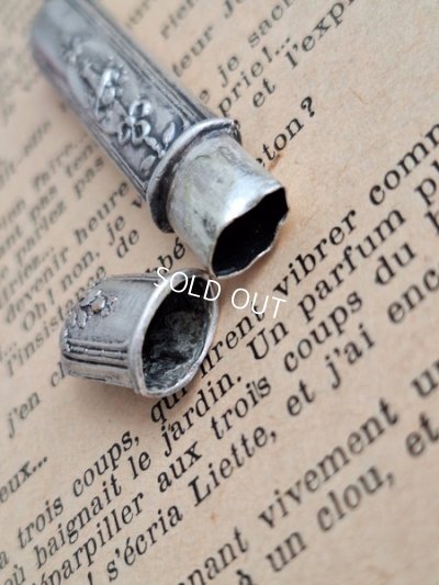 画像3: アンティーク花かごレリーフニードルケース