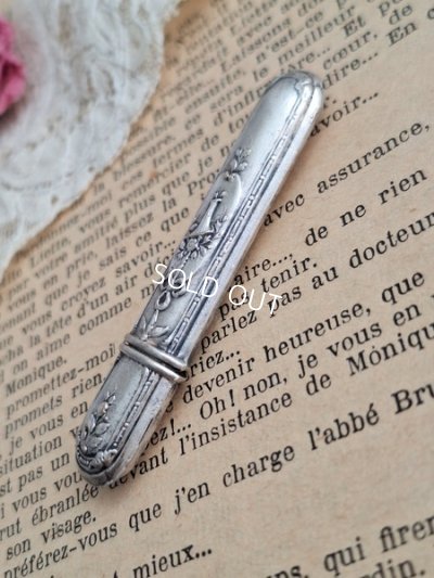 画像8: アンティーク花かごレリーフニードルケース