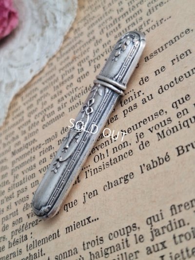 画像9: アンティーク花かごレリーフニードルケース