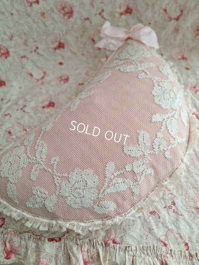 antiquecushion