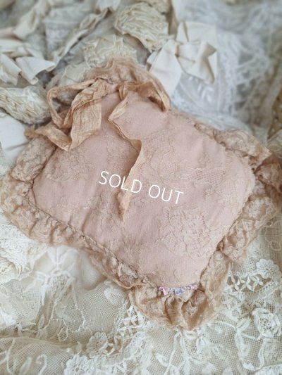 antiquelacecushion