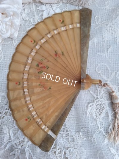 画像2: アンティークローズ手描きセルロイド扇子