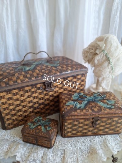 antiquetinbasket