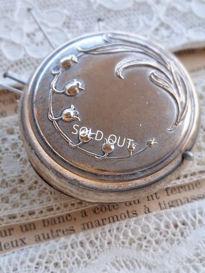 画像2: すずらんレリーフニードルクッション