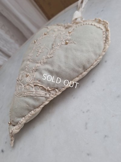 画像10: アンティークレースクッション