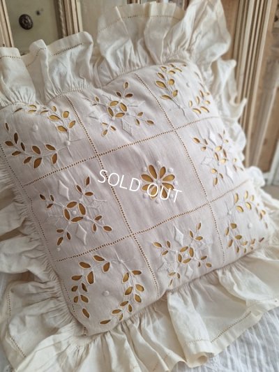 cutworklacecushion