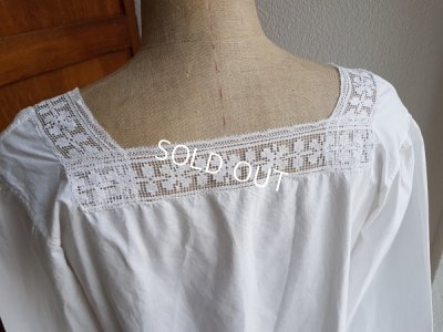 画像9: イニシャル入りブラウス