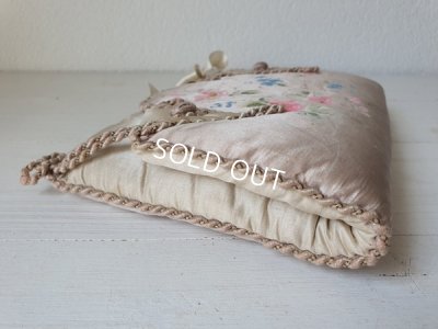 画像9: アンティークシルクハンキーケース