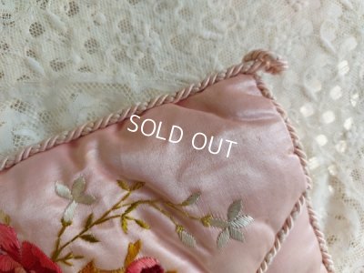 画像12: アンティーク刺繍ハンキーケース