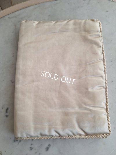 画像8: アンティークローズ刺繍ハンキーケース