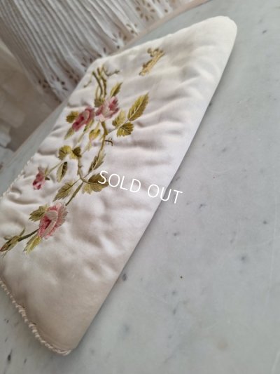 画像9: アンティークローズ刺繍ハンキーケース
