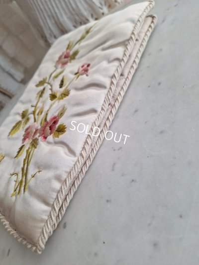 画像11: アンティークローズ刺繍ハンキーケース