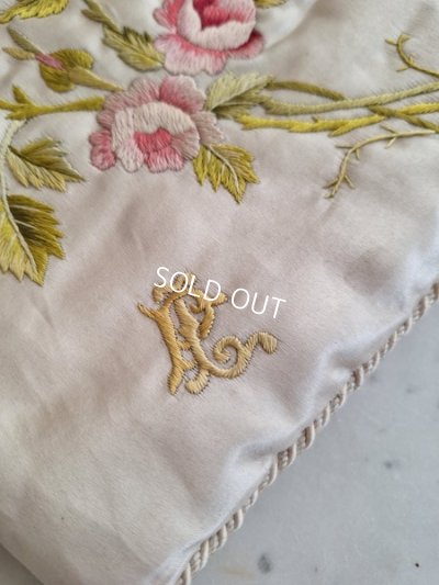 画像4: アンティークローズ刺繍ハンキーケース