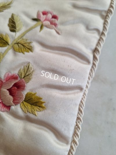 画像17: アンティークローズ刺繍ハンキーケース