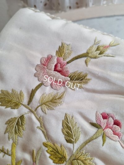 画像3: アンティークローズ刺繍ハンキーケース